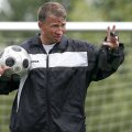 Petrescu, 46 de ani, a promovat-o în 2010 pe Kuban, de unde a plecat în august 2012 la Dinamo Moscova