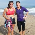 Pe plajă, într-o zi cu valuri, după o serie de alergări, cu spaniola Sara Sorribes