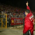În 2006, Karamian le-a făcut gesturi
obscene suporterilor Stelei