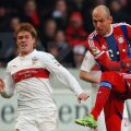 Sakai nu poate decît să privească la execuția lui Robben (dreapta). Va fi 1-0 pentru Bayern