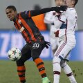 Ribery tocmai și-a luat o palmă peste figură de la recidivistul Douglas Costa. Dar Mallenco (medalion) nu i-a arătat decît un "galben"