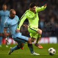 Messi (dreapta) nu pare afectat de atacul agresiv al compatriotului Zabaleta, fundaşul lui Man. City // Foto: Guliver/GettyImages