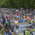 ROŢILE-N AER!
Tradiţionalul salut de început de Evadare, cu bicicletele ridicate