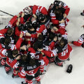 Canadienii se bucură după scorul de tenis în faţa Rusiei
