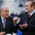Leoz, aici împreună cu președintele FIFA, Sepp Blatter, a fost în fruntea CONMEBOL vreme de 27 de ani (1986-2013)