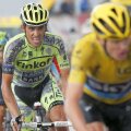 Alberto Contador îl pîndește pe Chris Froome, foto: reuters
