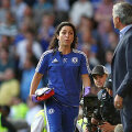 Eva Carneiro s-a grăbit să-l ajute pe Hazard, accidentat de Sigurdsson, fiind chemată în teren de arbitrul Michael Oliver