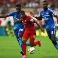 Douglas Costa (în roșu) le-a scos peri albi adversarilor