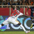 Oops! A dispărut mingea! Traore n-o mai găsește. Cifrul e la Di Maria // Foto: Reuters
