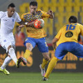 Nuno Rocha (în alb) a scos sufletul din fundașii prahoveni, dar nu s-a lipit la gol