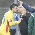 Iordănescu i-a mulțumit lui Budescu, salvatorul României aseară // Foto: Raed Krishan (Torshavn)