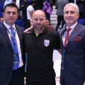 Constantin Căliman (dreapta), alături directorul sportiv Nicolae Luca și de antrenorul Kim Rasmussen // Foto: Ionuț Buharu