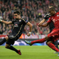 Costa (dreapta) înscrie în Ligă de lîngă Mățel, adversarul direct de la Dinamo Zagreb // Foto: Guliver/GettyImages