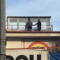 Momentul de ieri cînd doi oameni ai "aripii Badea" încercau să blocheze accesul în cabinele TV