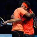 Bopanna şi Mergea la finalul meciului // Foto: AFP