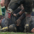 La finalul ambelor meciuri, jucătorii formațiilor arătau de parcă ieșiseră din mină, nu de pe terenurile de rugby // Foto: MediafaxFoto