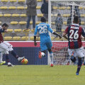 Destro (stînga) șutează și deschide scorul pe Dall'Ara // Foto: Reuters