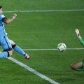 Suarez (stînga), înscriind în semifinala cu Evergrande // Foto: Reuters