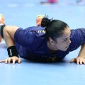 De cîte ori nu s-a ridicat Aurelia Brădeanu de la podea în cariera ei? f Marius Ionescu
Oana Manea şi Aurelia Brădeanu, coechipiere la "naţională" şi la CSM Bucureşti // Foto: Alex Nicodim