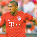 Douglas Costa e ca un uragan pe flancul stîng bavarez // Foto: Reuters