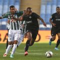 Nuno Pinto, numărul 21, la un meci cu Academica