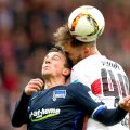 Maxim, dreapta, într-un duel aerian cu
berlinezul Darida Foto: Guliver/
GettyImages