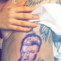 Lady Gaga şi-a făcut tatuaj cu David Bowie ► Foto: panorama.it