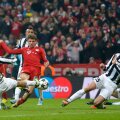 Thomas Muller (în roșu) a înscris o dată la 2-0 în "sfertul" cu Juve din 2013. Bayern a câștigat atunci Liga // FOTO Guliver/GettyImages