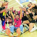 Voleibaliste de la CSM și antrenorul lor au sărbătorit îndelung calificarea în finală // FOTO Cristi Preda