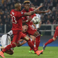 Dybala, lovit de cuplul bavarez Vidal - Alaba // FOTO Guliver/GettyImages