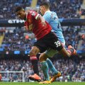 Demichelis, în albastru, îl dezechilibrează pe impetuosul Rashford în careu, dar va fi iertat de penalty // FOTO Guliver-GettyImages