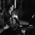 POKER
Cruyff fuma țigară de la țigară, în timp ce juca poker pe bani cu colegii de la "naționala" Olandei, pe 23 martie 1972