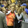 Irina Begu a răsplătit căldura suporterilor cu poze // FOTO Raed Krishan