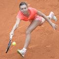 Simona Halep a fost învinsă anul trecut în primul tur de Alize Cornet // FOTO Alex Nicodim
