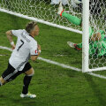 Schweinsteiger nu-i lasă nici o șansă lui Piatov: 2-0 // foto: Reuters