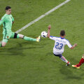 Giaccherini are mult sânge rece și, cu toată opoziția lui Courtois, a deschis drumul spre victorie // FOTO Reuters