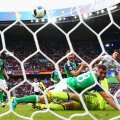 Cu chiu cu vai, Gomez strecoară mingea-n plasă: 1-0 pentru nemți // FOTO Guliver/GettyImages