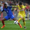 Stelistul Nicușor Stanciu (în duel cu francezul Evra), singurul român care a atras atenția la Euro FOTO Guliver/GettyImages