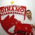 Busuladzici a pozat mândru cu tricoul lui Dinamo // Foto: fcdinamo.ro
