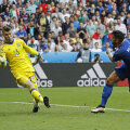 Pelle nu-l iartă pe De Gea. Vârful italian știe un singur lucru la perfecție: să dea goluri! 2-0, Italia // FOTO Reuters