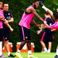 Alex Song, în centru // FOTO: Guliver/GettyImages