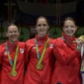 Loredana Dinu, Simona Gherman, Simona Pop și Ana Maria Popescu alături de Dan Podeanu pe prima treaptă a podiumului olimpic // Foto: Cristi Preda
