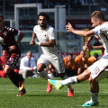 Totti, infailibil de la punctul cu var, înscrie al doilea gol al sezonului, fiind aplaudat de tot stadionul // FOTO Guliver/GettyImages