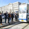 Gloriile Craiovei Maxima s-au plimbat prin oraș cu tramvaiul cu pozele echipei Foto: Bogdan Dănescu