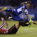 Andone (în alb-albastru), mesaj pe Instagram, joi, după antrenamentul cu Depor: "Fericit să fiu din nou «acasă»" // FOTO AFP