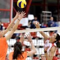 Alexandra Sobo (numărul 1) e considerată una dintre cele mai valoroase voleibaliste românce la ora actuală // FOTO sportpictures.eu