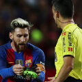 Leo i-a arătat gheata dreaptă arbitrului, care i-a dat "galben" pe motiv că a tras de timp