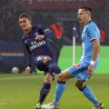 Florian Thauvin în duel cu Veratti // FOTO: Reuters