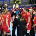 Costică Buceschi alături de fete în timpul unui time-out // FOTO Marius Ionescu (Helsingborg)