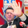 Când Gigi Becali era doar finanţator, nu și patron, la Steaua, între 2000 și 2002, clubul avea o siglă aproape identică cu cea din momentul în care s-a rupt de Ministerul Apărării, în 1998